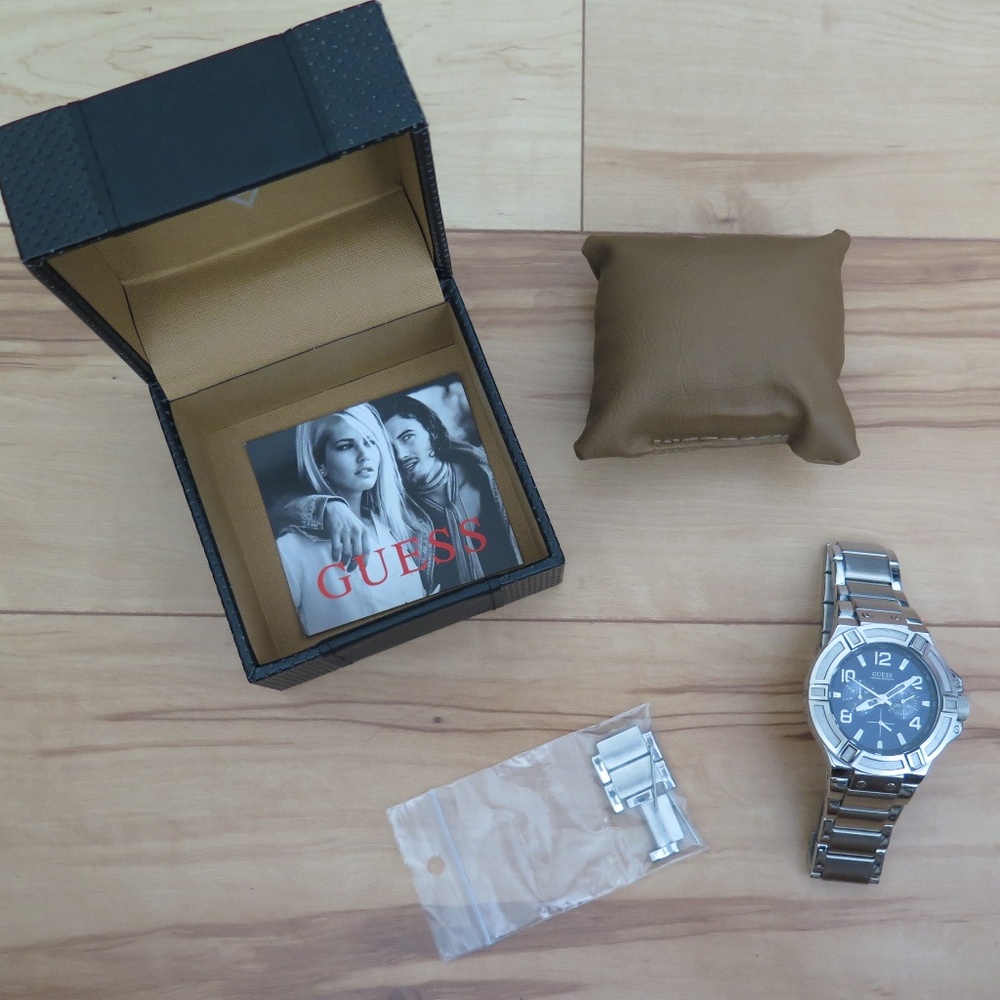 GUESS Rigor Standout Sporty Multi-Function Watch - Picture 3 of 8